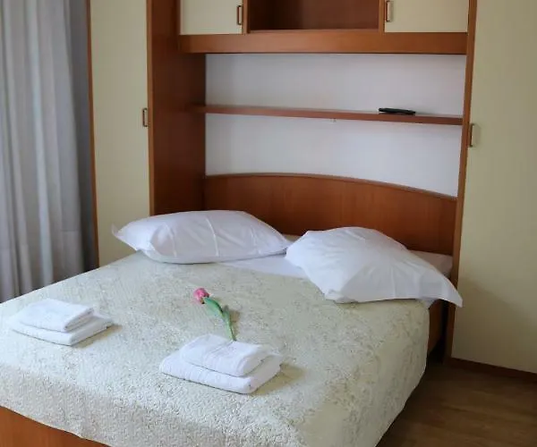 Apartman Topic